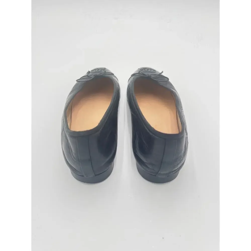 Chanel Cap Toe CC Logo Bow Ballet Flats Black Patent Leather Shoes Size EU 39.5